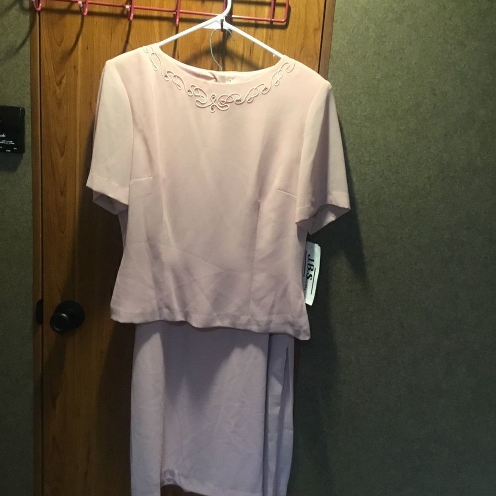 NWT. J.B.S Ltd. Brand Women’s 2 Pc Suit in Soft Pink Women’s Size 10